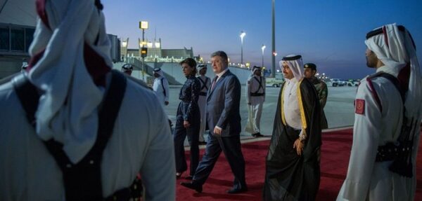 Порошенко начал официальный визит в Катар