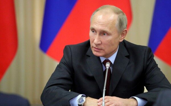 Путин в Махачкале призвал вернуть Дагестану статус региона-донора