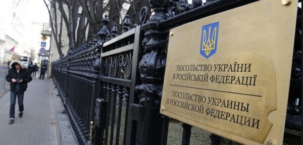 Россия высылает 13 украинских дипломатов