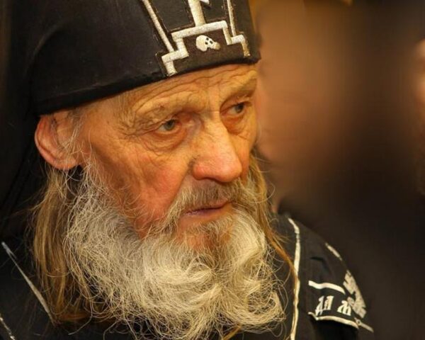 Старец Иона, предсказавший кровопролитие в Донбассе, озвучил предсказание по России и Украине: «Именно он положит конец»