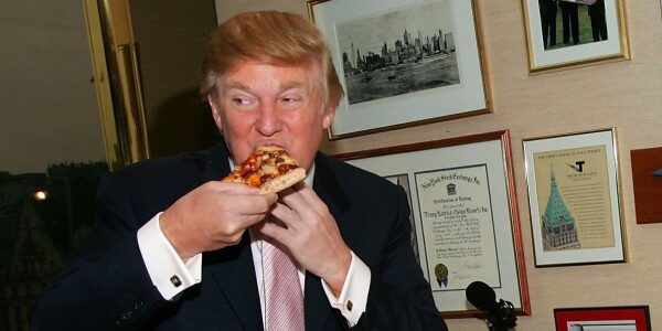 «В 1 кг от ожирения»: Трампу запретили есть гамбургеры