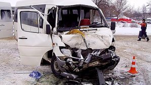 В ДТП двух автобусов и такси в Благовещенске пострадали люди