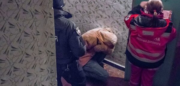 В Киеве мужчина совершил убийство и выпрыгнул из окна 7 этажа