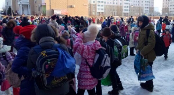 В Ростове массово эвакуируют школьников из-за подозрительной находки