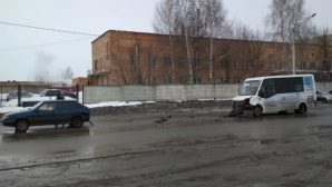 В Рязани возле перинатального центра маршрутка попала в ДТП