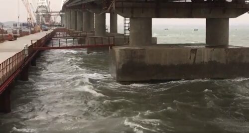 В Сети появился ролик Крымского моста в условиях ветра