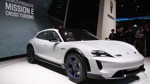 В Женеве представлен электрический универсал от Porsche