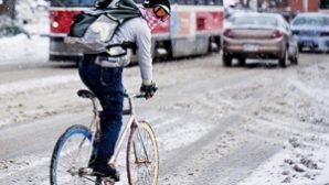 Велосипедист в снегопад врезался в «Рено» в Иванове