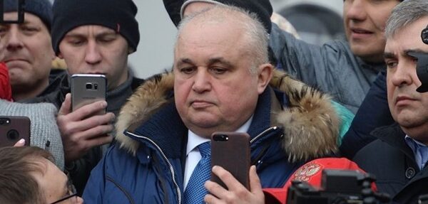 Вице-губернатор Кузбасса на коленях попросил прощения у кемеровчан