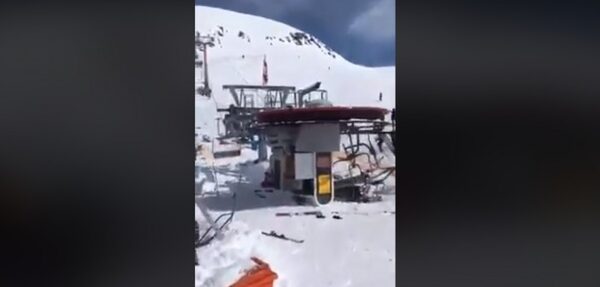 Видео: На курорте в Грузии сломался подъемник, есть пострадавшие