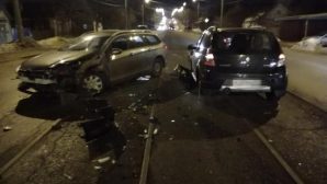 Жуткое лобовое ДТП двух иномарок в Твери — пострадал водитель
