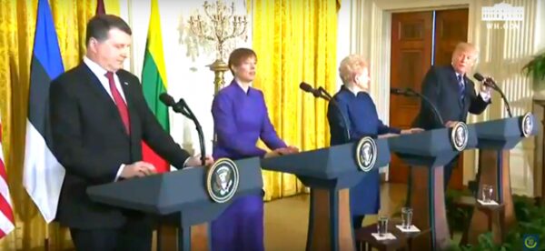 Глупцы: Трамп отчитал при личной встрече президентов Литвы, Латвии и Эстонии