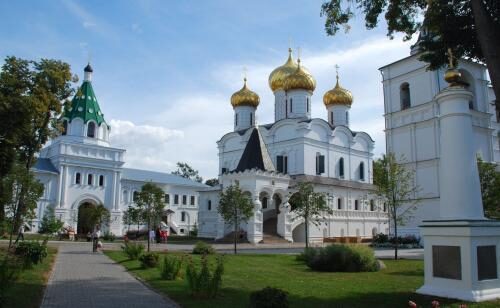 Губернатор призвал ликвидировать "винегрет" в Костроме перед приездом туристов