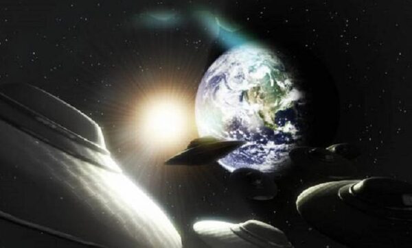 Инопланетяне окружили МКС: во время прямой трансляции замечены семь таинственных объектов