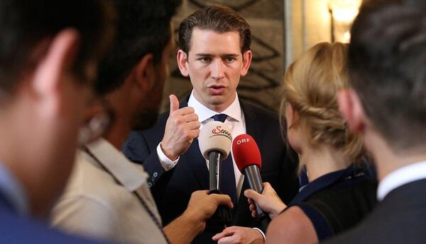 Канцлер Австрии признался, что стоит за его решением не трогать российских дипломатов