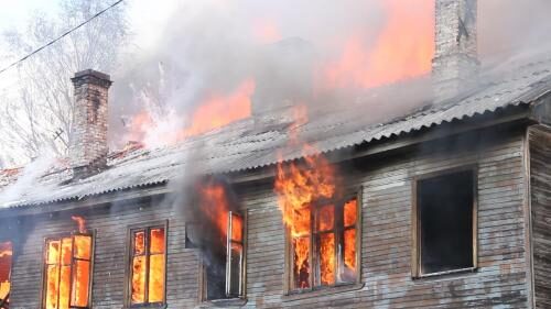 Мэрия Северобайкальска распорядилась сжечь пустые дома