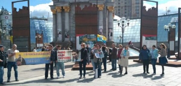 На Майдане проходит митинг в поддержку Савченко