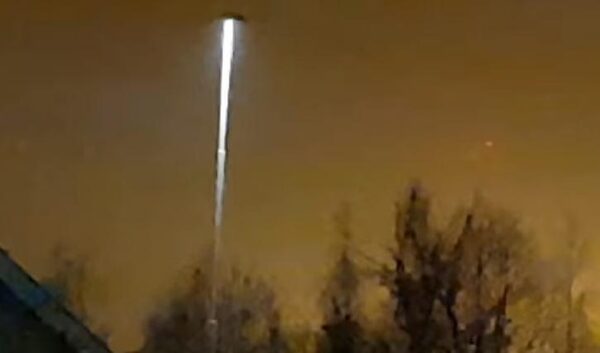 НЛО направил яркий луч на Землю: необычное зрелище запечатлели жители Стокгольма