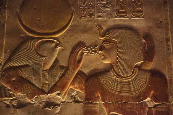 Ученые напуганы: следы внеземной жизни обнаружены в гробнице Тутанхамона