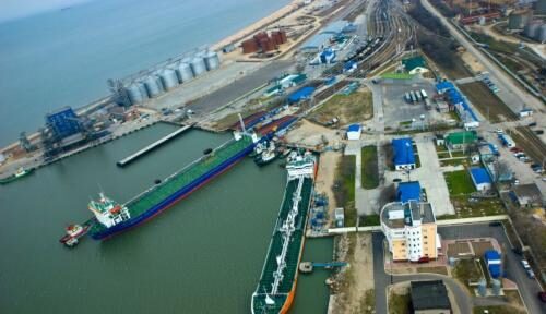 Украина будет задерживать все корабли, входящие и выходящие из портов Крыма