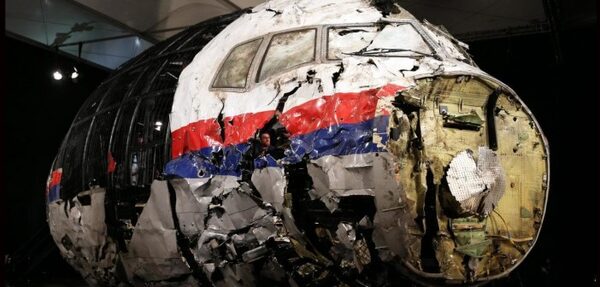 ЕС призывает Россию к сотрудничеству в расследовании по MH17