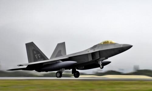 Истребитель США F-22 утратил превосходство над российскими самолетами