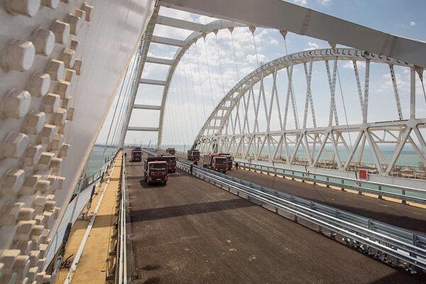 Крым отреагировал на планы Порошенко отобрать Крымский мост у России