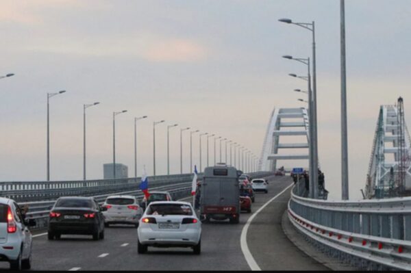 На Украине хотят отнять у России Крымский мост вместе с Крымом