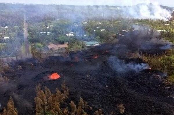 Над извергающимся гавайским вулканом Килауэа уфолог заметил корабль пришельцев