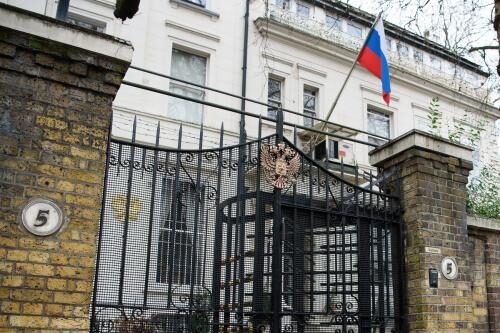 Посольство России советует Лондону брать пример с Парижа