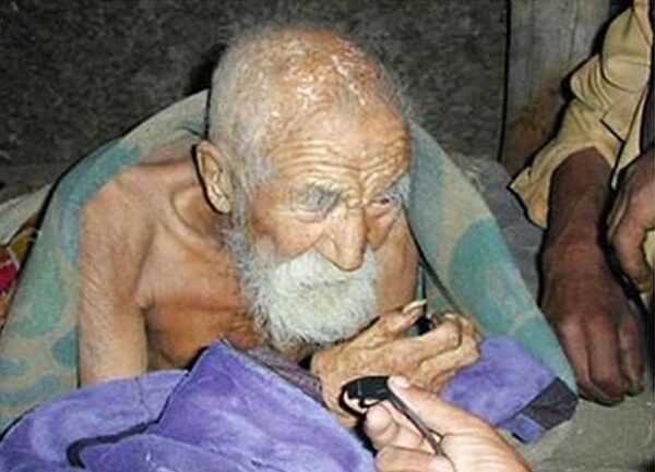 «Смерть забыла обо мне»: индийскому сапожнику больше 180 лет