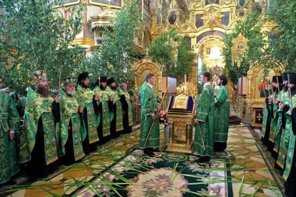 Троица-2018: священник рассказал, когда будет праздник, и раскрыл его традиции и суть