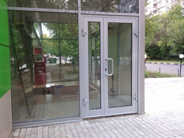 Стеклянные двери в АСТ Сервис