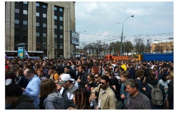 Митинг «против репрессий и произвола» собрал тысячи человек в Москве