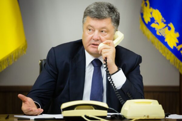 На Украине готовы отплатить Порошенко его же монетой: президент всерьёз напуган «бонусом»