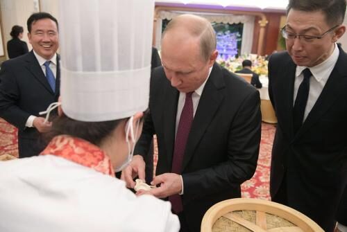 Пельмени, которые вылепили Путин и Си Цзиньпинь, символичны