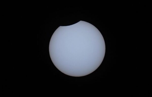 Фото солнечного затмения и суперлуния появились в Сети