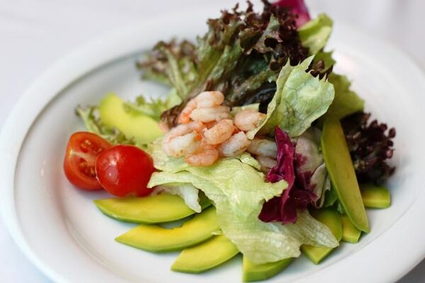 Улучшаем продукты для похудения: что добавить в салат, чтобы похудеть без мучений