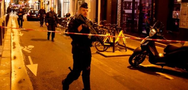 В пригороде Парижа мужчина с ножом напал на прохожих: двое погибших