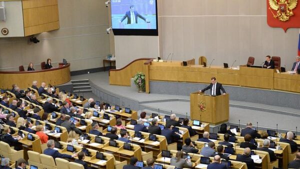 Госдума единогласно проголосовала за поправки Путина по пенсионной реформе