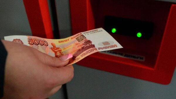 Некоторые банкоматы прекратили принимать купюры в 5000 рублей – СМИ