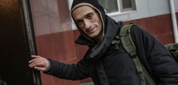 Павленского освободили из-под стражи