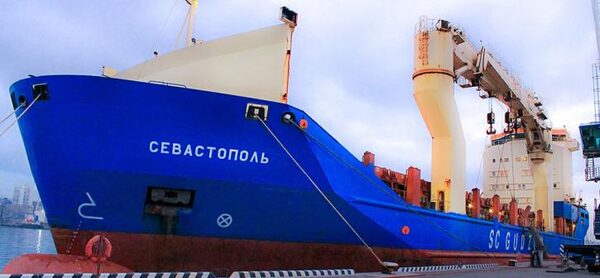 Российское судно «Севастополь», задержанное южнокорейскими властями, покидает порт Пусан