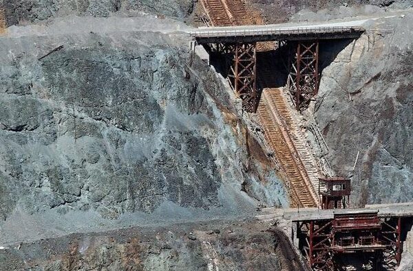 Карьер с тлеющей рудой в Сибае затопят к 20 марта