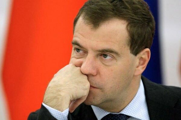 Медведеву нужны 4 млрд руб, чтобы исполнить просьбу Чайки по прокурорским зарплатам, СМИ