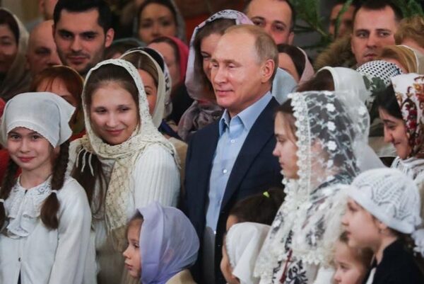 Владимир Путин поздравил всех православных с Рождеством