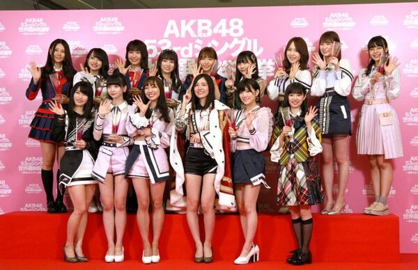 Трек японской девичьей идол-группы AKB48 возглавляет мировой песенный чарт
