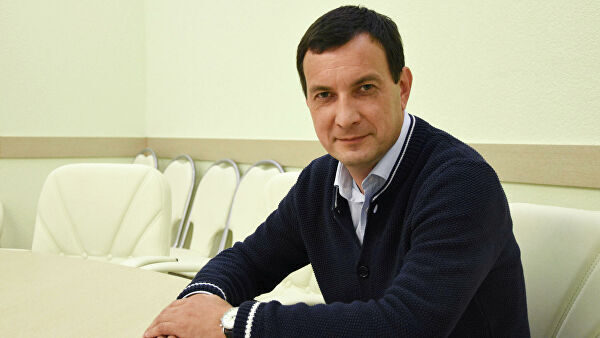 Астраханского депутата исключили из ЕР за угрозы журналисту