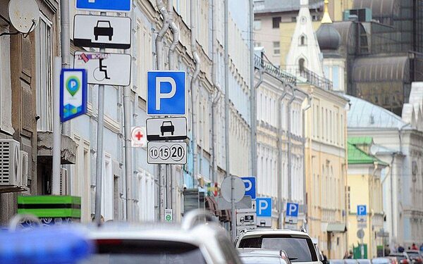 Парковка автомобилей в Москве 23 и 24 февраля будет бесплатной