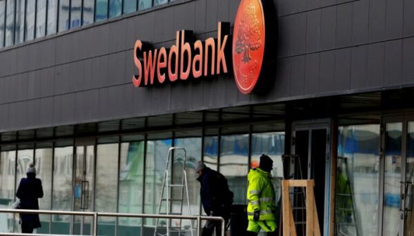 Swedbank обязал мужа санкционировать жену — сотрудницу МИА «Россия сегодня»